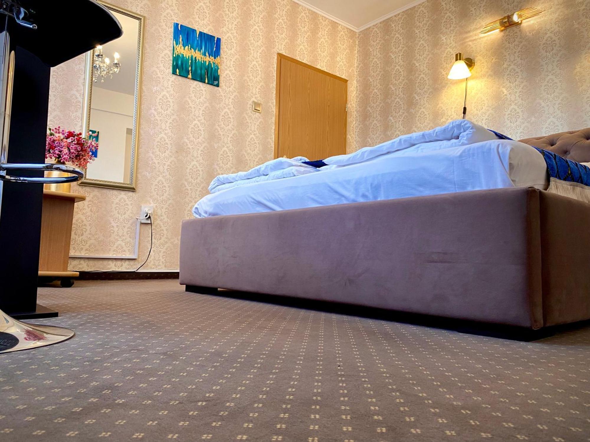 Casa Topazz Târgu Jiu Eksteriør billede
